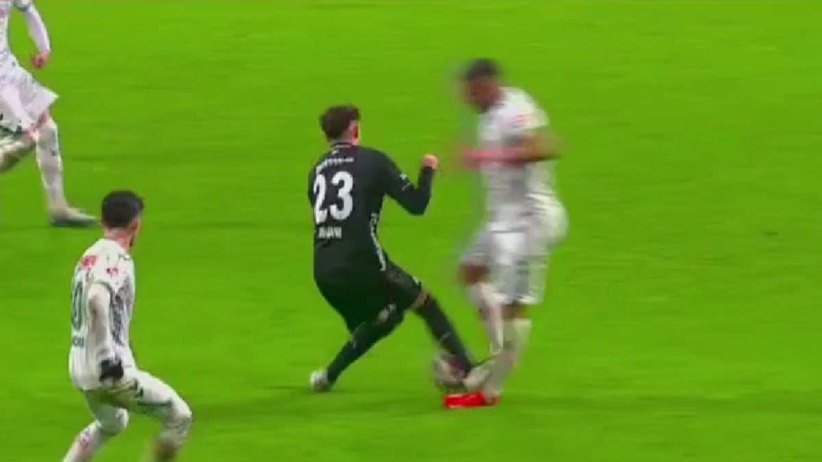 Beşiktaş’ın yeni transferi Kristjan Asllani, Konyaspor maçında oyuna girip kırmızı kart gördü