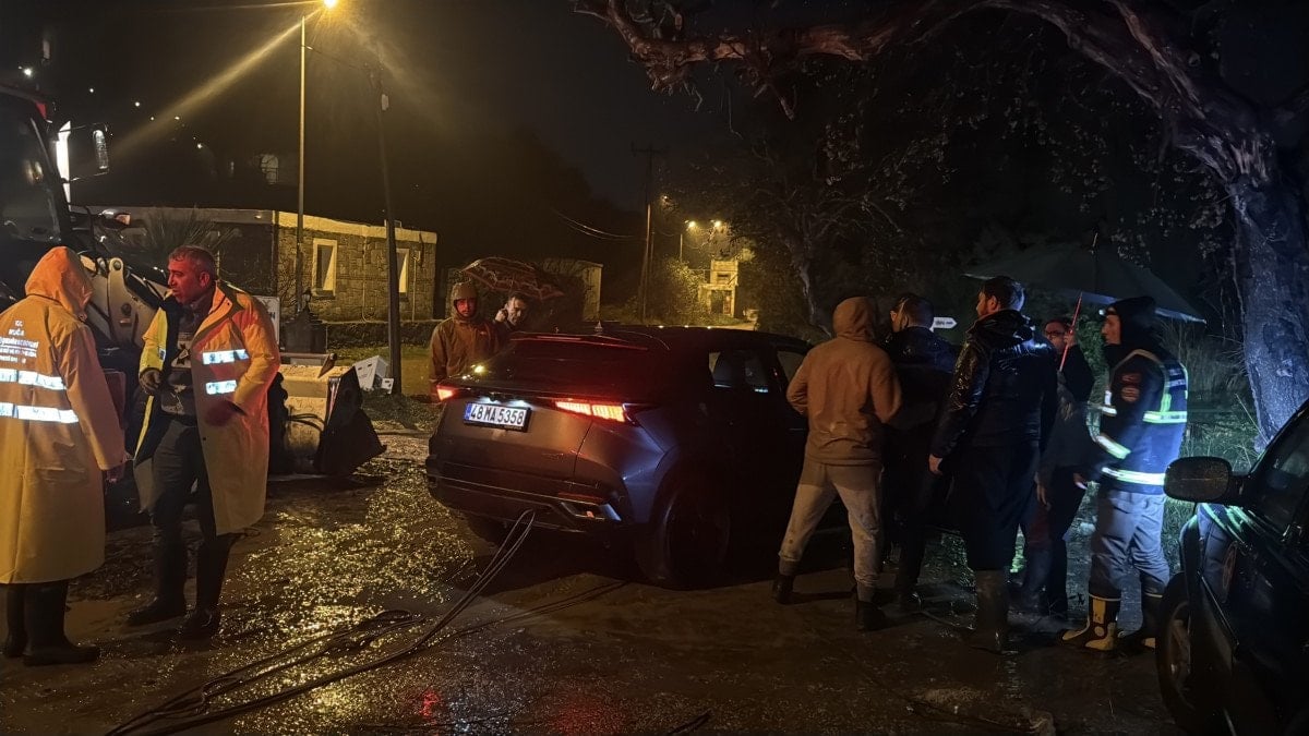 Bodrum’da sağanak sonrası su baskınları