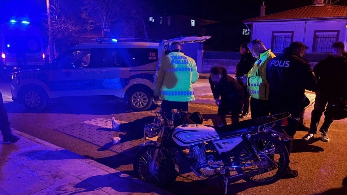 Erzincan’da Motosiklet Kazası: Sürücü Direksiyon Hakimiyetini Kaybetti, Hastaneye Kaldırıldı