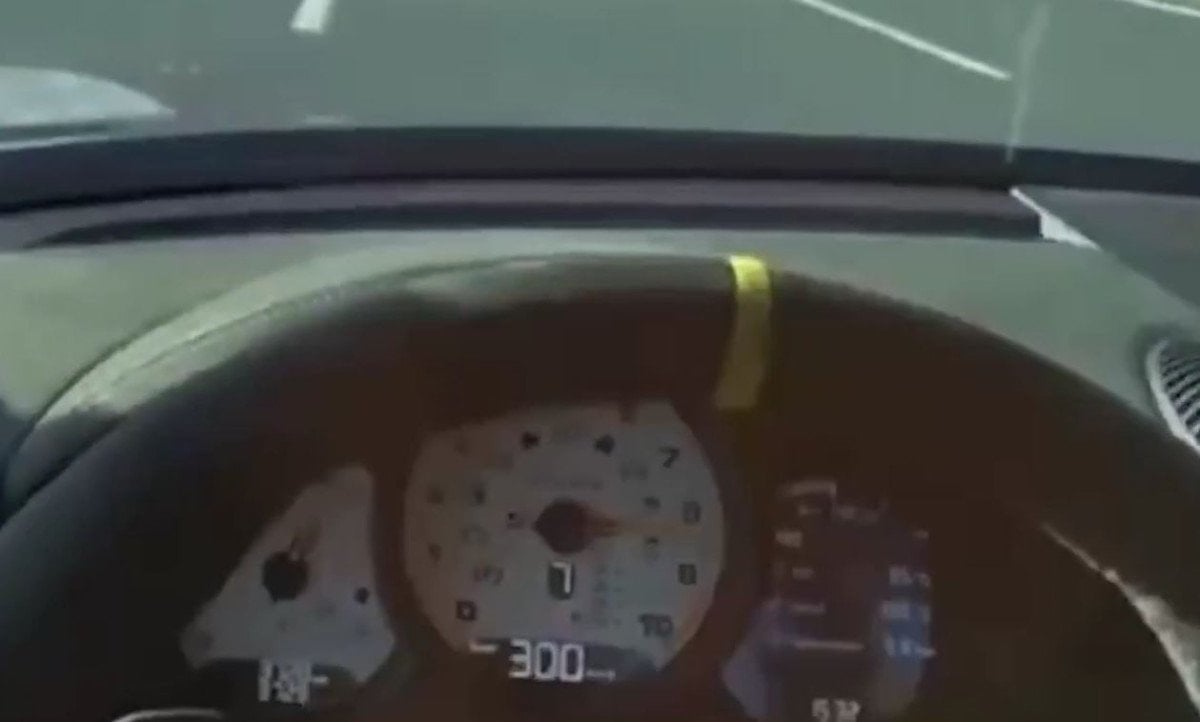 Otoyolda aşırı hız ve drift olayıyla ilgili görsel