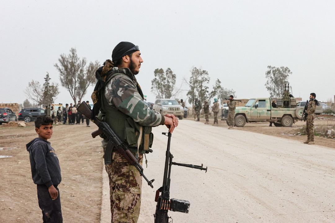 Şam yönetimi Haseke de: Suriye bayrağı göndere çekildi 7