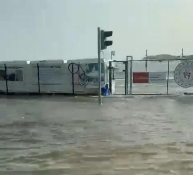 Izmir Korfezi’nde dalga yuksekligi ve deniz seviyesi artisi