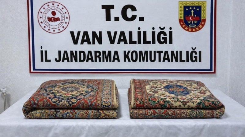 Van'da 1,2 milyon TL değerinde gümrük kaçağı 2 adet halı ele geçirildi